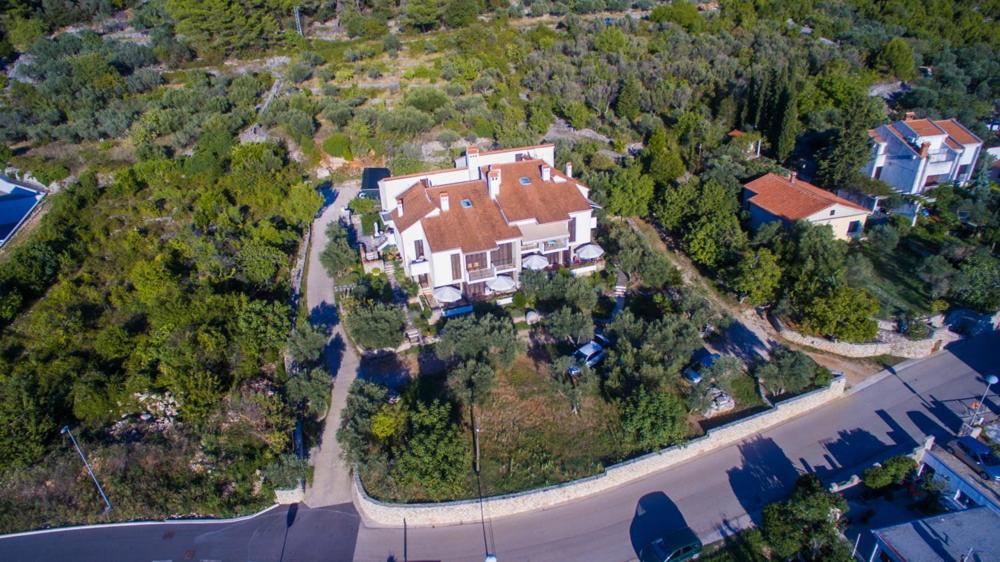 Apartments Palma & Pino Cres Exterior foto